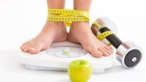 Abyste zabránili rozvoji křečových žil, musíte bojovat s nadváhou a správně jíst.