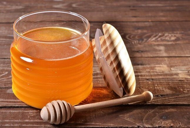 Léčba křečových žil na nohou medem může vyřešit kožní problémy